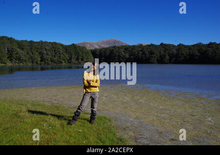 Femmina tailandese backpacker. Te Araroa Trail. Isola del Sud. Nuova Zelanda Foto Stock