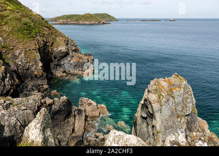 Vista da Pointe de Plouézec verso l'isola di Grand Mez de Goëlo, Côtes-d'Armor Bretagna, Francia Foto Stock