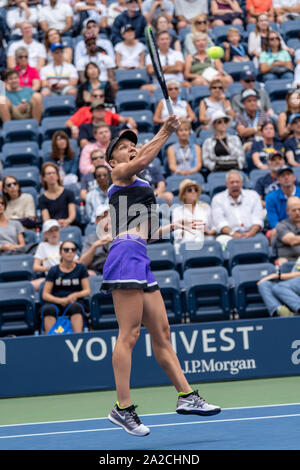 Simona Halep della Romania di competere nel primo round del 2019 US Open Tennis Foto Stock