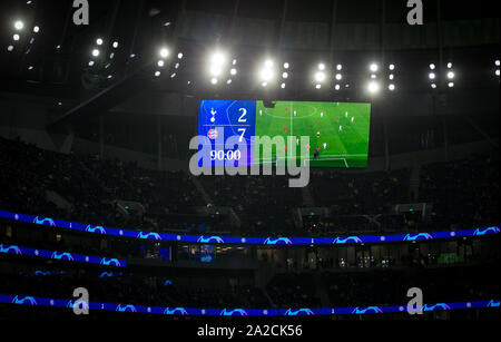 Londra, Regno Unito. 01 ott 2019. Quadro di valutazione a tempo pieno durante la UEFA Champions League match di gruppo tra Tottenham Hotspur e Bayern Monaco allo Stadio di Wembley a Londra, Inghilterra il 1 ottobre 2019. Foto di Andy Rowland. Credito: prime immagini multimediali/Alamy Live News Foto Stock