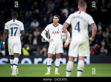 Londra, Regno Unito. 01 ott 2019. Erik Lamela di speroni dopo il Bayern Monaco di Baviera settimo obiettivo durante la UEFA Champions League match di gruppo tra Tottenham Hotspur e Bayern Monaco allo Stadio di Wembley a Londra, Inghilterra il 1 ottobre 2019. Foto di Andy Rowland. Credito: prime immagini multimediali/Alamy Live News Foto Stock