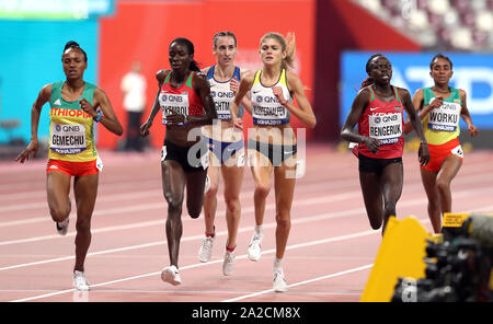 Gran Bretagna Laura Weightman in azione sul suo modo di essere qualificata dalla sua donna 5000m calore durante il giorno sei della IAAF Campionati del Mondo Al Khalifa International Stadium, Doha, Qatar. Foto Stock