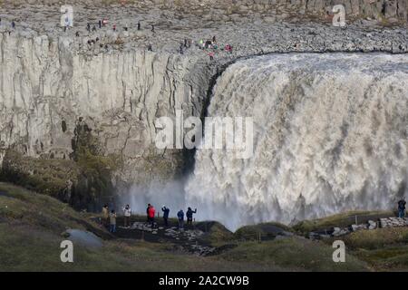 Dettifoss, Islanda - 25 Settembre 2019: Dettifoss, un potente cascata in Vatnajokull National Park, a nord-est dell'Islanda. Foto Stock