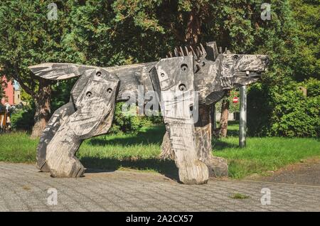 Lubliniec, Polonia - 15 Settembre 2019: scultura nella piazza del generale Sikorski in Lubliniec, Polonia. Foto Stock