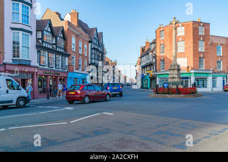 TEWKESBURY, Regno Unito - 21 settembre 2019 : Tewkesbury in corrispondenza della giunzione fiume Severn e il fiume Avon è una città di mercato nel Gloucestershire, Inghilterra Foto Stock