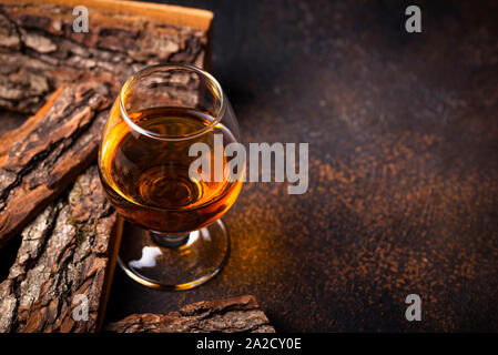 Bicchiere di cognac o di whiskey. Foto Stock