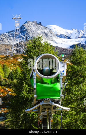 Neve cannoni a Lognan stazione della funivia, Chamonix-Mont-Blanc, Argentière, Alta Savoia, Francia Foto Stock