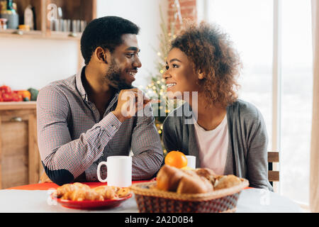 La condivisione di momenti felici concept Foto Stock