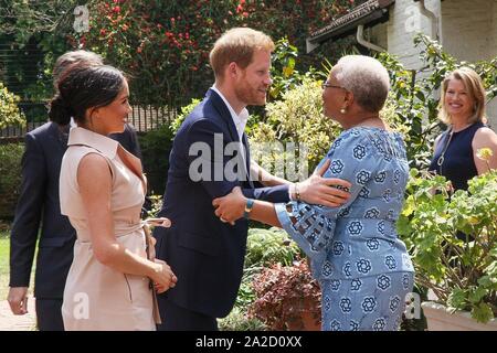 Johannesburg, Sud Africa. 02oct, 2019. Harry e Meghan, Duca e Duchessa di Sussex a Johannesburg, nel mese di ottobre 02, 2019, incontro con Graça Machel, vedova del compianto Nelson MandelaCredit: Albert Nieboer/ Paesi Bassi OUT/point de vue OUT |/dpa/Alamy Live News Foto Stock