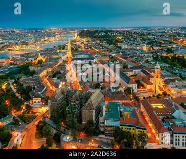 Antenna foto panoramica dal castello di Buda con gli archivi nazionali di Ungheria. Foto Stock