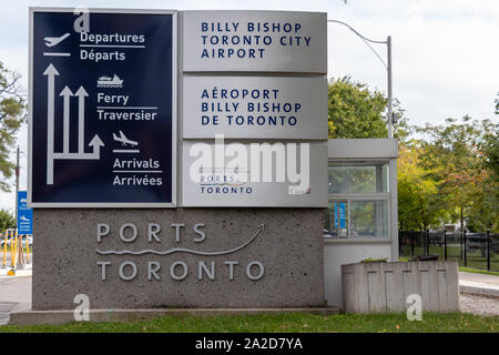 Cartello direzionale Billy Bishop Toronto City Airport gestito da Ports Toronto. Foto Stock