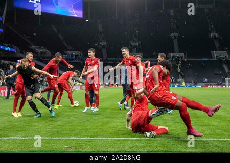 Il Bayern Monaco giocatori celebrare dopo un 2-7 UEFA Champions League lontano vincere oltre Tottenham Hotspur, 1 ottobre 2019. Foto Stock