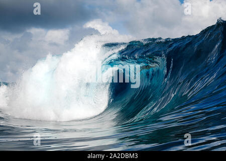 Le onde durante una tempesta giorno nell'oceano Atlantico Foto Stock