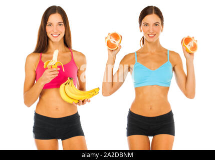 Collage - giovani ragazze atletica tenendo due doldts di pompelmo e banana - isolato su sfondo bianco Foto Stock