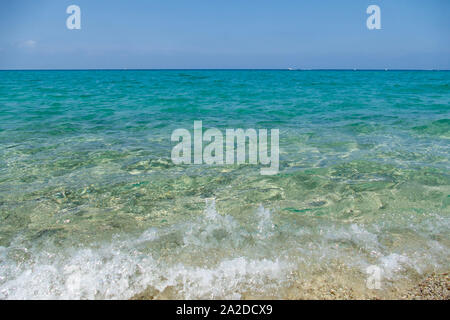 Il Losari Beach in Belgodère, Corsica, Francia. Idillica spiaggia mediterranea nell'isola francese della Corsica. Foto Stock