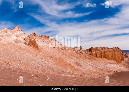 Formazione di roccia "Amphi Theatre' nella Valle de la Luna o Valle della Luna, San Pedro de Atacama, Repubblica del Cile America Latina Foto Stock