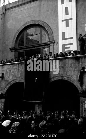 Der Reichsleiter der NSDAP und Leiter der Deutschen Arbeitsfront, Robert Ley, bei einem Besuch in Italien, 1938. Nazi Reichsleiter e leader della Deutsche Arbeitsfront, Robert Ley, in visita in Italia, 1938 Foto Stock