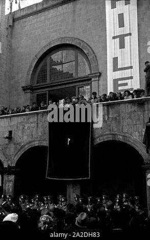 Der Reichsleiter der NSDAP und Leiter der Deutschen Arbeitsfront, Robert Ley, bei einem Besuch in Italien, 1938. Nazi Reichsleiter e leader della Deutsche Arbeitsfront, Robert Ley, in visita in Italia, 1938 Foto Stock