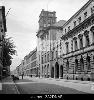 Blick auf die Technische Hochschule in München, Deutschland 1930er Jahre. Vista dell'Università Tecnica di Monaco di Baviera, Germania 1930s. Foto Stock