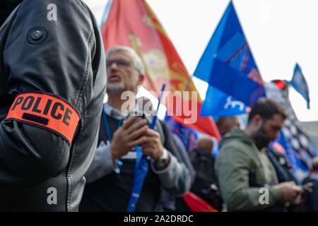 Parigi, Francia. 2 ottobre 2019. La polizia francese di protesta contro il governo di Parigi questo Mercoledì 2 ottobre il Crédit Credito: EDOUARD MONFRAIS/Alamy Live News Foto Stock