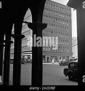 Das Mohlenhof Gebäude im Kontorhausviertel ad Amburgo, Deutschland 1930er Jahre. Mohlenhof costruzione presso il vecchio ufficio quartiere di Amburgo, Germania 1930s. Foto Stock