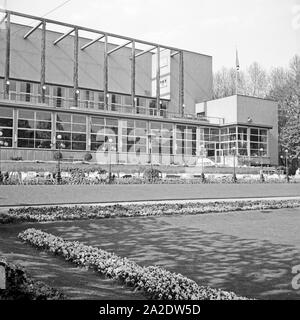 Das im Gesellschaftshaus Palmengarten in Frankfurt am Main, Deutschland 1930er Jahre. Presso il Palmengarten Gardens a Francoforte, Germania 1930s. Foto Stock