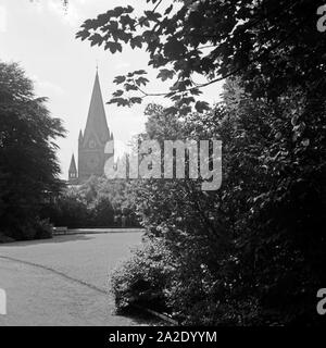 Die Lutherkirche an der Kölner Straße in Solingen, Deutschland 1930er Jahre. Protestanti chiesa di Lutero a Solingen, Germania 1930s. Foto Stock