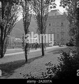 Blick auf das Römerbad Bad Ems, Deutschland 1930er Jahre. Vista del Roemerbad spa resort di Bad Ems, Germania 1930s. Foto Stock