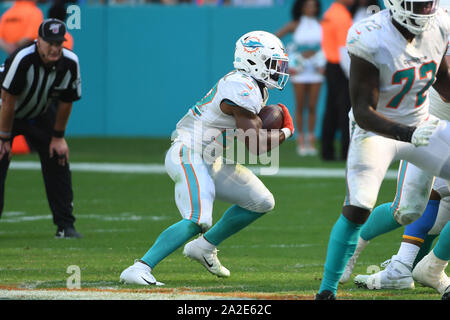 Settembre 29, 2019: Mark Walton #22 di Miami in azione durante la NFL partita di calcio tra i delfini di Miami e Los Angeles Chargers al Hard Rock Stadium di Miami FL. Il caricabatterie ha sconfitto i delfini 30-10. Foto Stock