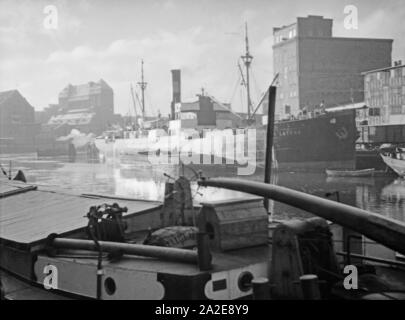 Blick auf das Hundegatt in Königsberg, Ostpreußen 1930er Jahre. Vista la Hundegatt a Koenigsberg, Prussia orientale, 1930s. Foto Stock