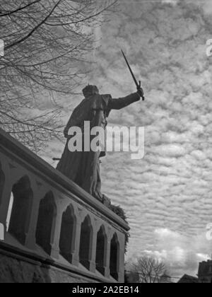 Das Denkmal Kaiser Wilhelm I. auf dem gleichnamigen Platz in Königsberg, Ostpreußen, 1930er Jahre. Un monumento di imperatore tedesco Guglielmo I presso la piazza con lo stesso nome in Koenigsberg, Prussia orientale, 1930s. Foto Stock