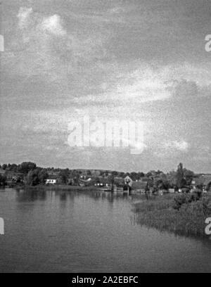 Blick auf das Dorf Nikolaiken in Masuren, Ostpreußen, 1930er Jahre. Vista del villaggio Nikolaiken in Masuria - Prussia Orientale, 1930s. Foto Stock