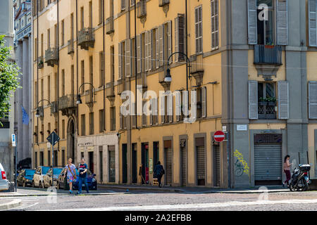 Eleganti edifici che circondano Piazza Savoia inTurin ,Italia Foto Stock