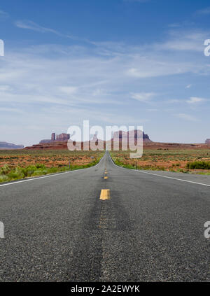 La strada che conduce alla Monument Valley Foto Stock