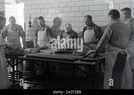 Angestellte des Musterbetriebs Wilhelm prugna in München Gladbach, Deutsches Reich 1941. I dipendenti della pianta modello Wilhelm prugna in München Gladbach, Germania 1941. Foto Stock