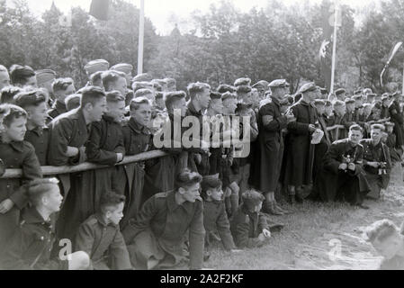 Schüler der Napola Naumburg bei einem Sportwettkampf, Deutsches Reich 1941. Scolari della NaPolA Naumburg in una competizione sportiva, Germania 1941. Foto Stock