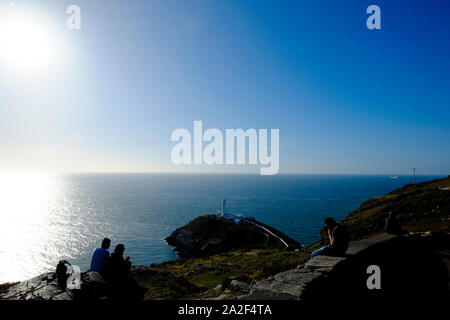 Sud pila faro Anglesea Galles del nord Isole britanniche in prima serata sole dell'estate indiana nel Regno Unito Foto Stock