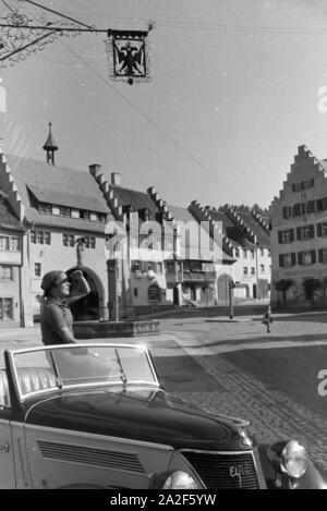 Autofahrer bei einem Ausflug nach San Märgen im Südschwarzwald, Deutschland 1930er Jahre. I conducenti di auto su un viaggio a San Märgen nella Foresta Nera meridionale, Germania 1930s. Foto Stock