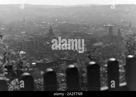 Blick über die Stuttgarter Innenstadt, Deutschland 1930er Jahre. Vista su Stoccarda , Germania 1930s. Foto Stock