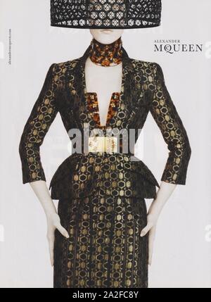 Poster pubblicitari Alexander McQueen casa di moda in rivista cartacea da 2013 anni, pubblicità, pubblicità creativa Alexander McQueen da 2010 Foto Stock