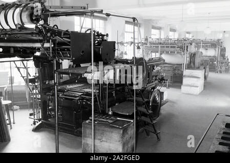 Rotationsdruckmaschinen in den Werken des Maschinenbaukonzerns MAN (Maschinenfabrik Augsburg-Nürnberg), Deutschland 1930er Jahre. Rotative negli impianti di ingegneria meccanica azienda MAN (Maschinenfabrik Augsburg-Nürnberg), Germania 1930s. Foto Stock