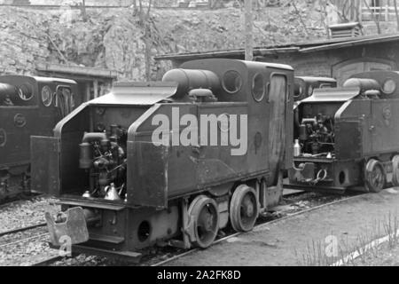 Blick auf die Lokomotiven für die Lorenwagen des Kalksandsteinbruches in Rüdersdorf bei Berlin, Deutschland 1930er Jahre. Visualizzare per i locomotori per camion treni della pietra calcarea pit a Ruedersdorf nei pressi di Berlino, Germania 1930s. Foto Stock