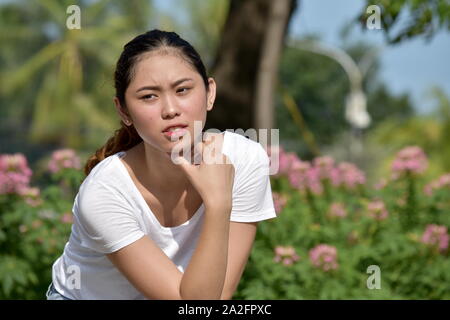 Una donna diversa di prendere una decisione Foto Stock