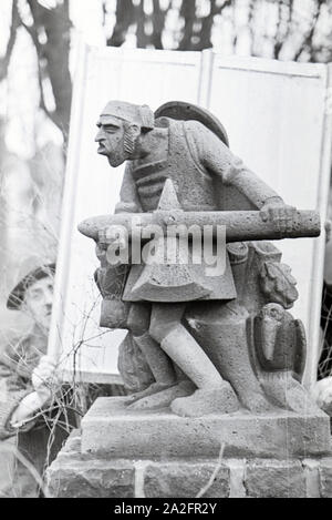 Skulptur einer Steinmetzschule a Mayen, Deutsches Reich 1937. La scultura di un cesellatore school di Mayen Germania 1937. Foto Stock