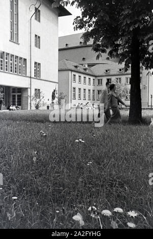 Ein Ausflug zur Ruprecht-Karls-Universität di Heidelberg, Deutsches Reich 1930er Jahre. Un'escursione alla Ruprecht Karls University in Heidelberg; Germania 1930s. Foto Stock