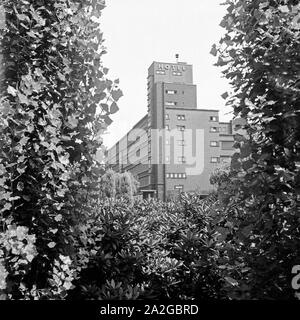 Das Hans Sachs Haus mit Hotel a Gelsenkirchen, Deutschland 1930er Jahre. Hans Sachs edificio con hotel a Gelsenkirchen, Germania 1930s. Foto Stock