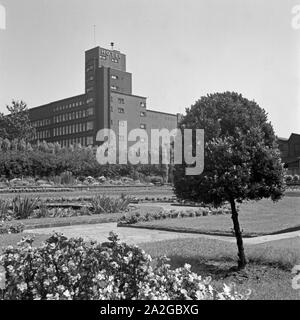 Das Hans Sachs Haus mit Hotel a Gelsenkirchen, Deutschland 1930er Jahre. Hans Sachs edificio con hotel a Gelsenkirchen, Germania 1930s. Foto Stock