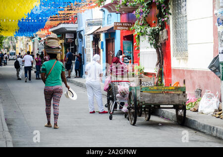 Scena di vita quotidiana nel Getsemani, un quartiere pittoresco situato al di fuori di Cartagena la parete Foto Stock