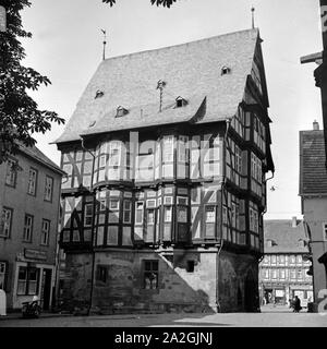 Rückseite des Rathauses in Alsfeld in Hessen, Deutschland 1930er Jahre. Parte posteriore del Alsfeld city hall di Hesse, Germania 1930s. Foto Stock