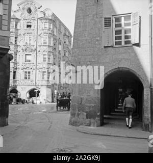 Jugendstilhaus in der Innenstadt a Innsbruck in Österreich, Deutschland 1930er Jahre. Edificio in art nouveau presso la città di Innsbruck in Austria, Germania 1930s. Foto Stock